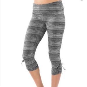 Brooks Black/White Stripe Urban Run Capri Pants M